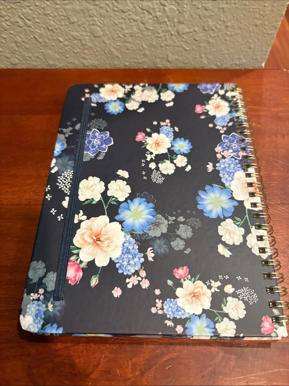 Floral Academic Planner 26/27 - New Navy Blue with Pink & Cream Flowers